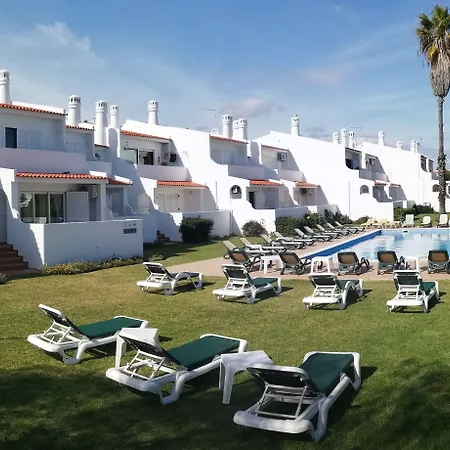 Aldeamento Turístico Oura Parque Turisticos 4*