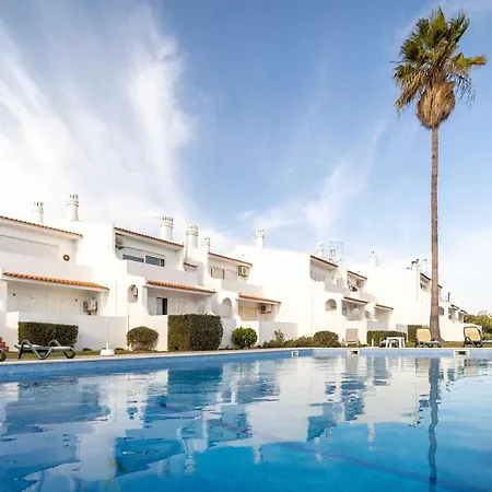 Oura Parque Turisticos منتزه العطل